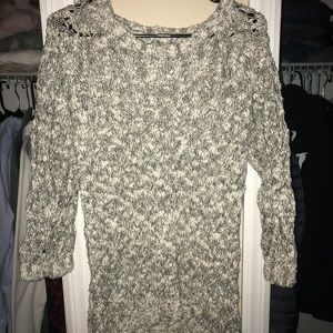 ✨LOVELY oversized black and white sweater✨